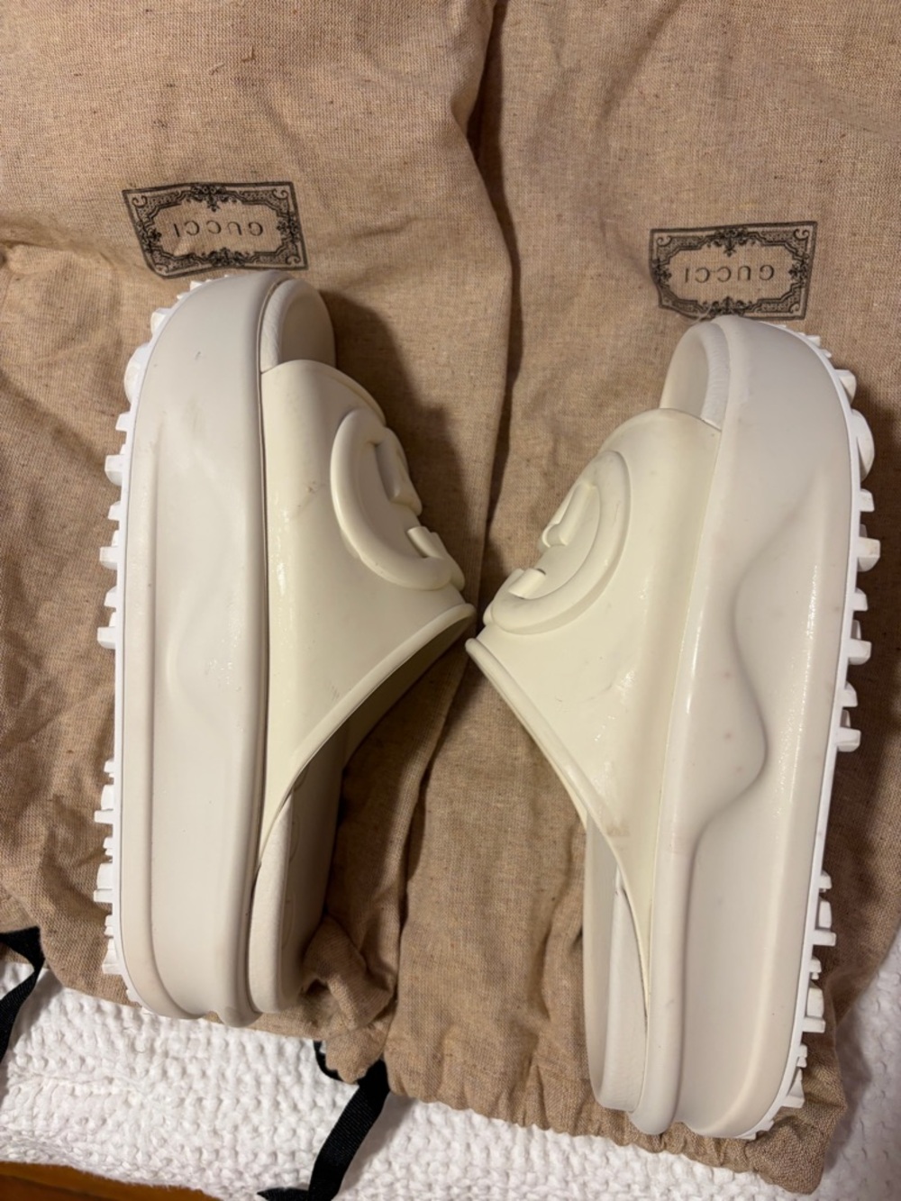 Gucci Ivory Rubber GG Logo Slide Sandals - Picture 2 of 4